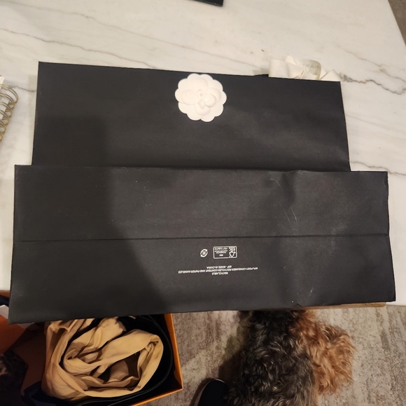 CHANEL Black and White Shopping Bag - Picture 4 of 9